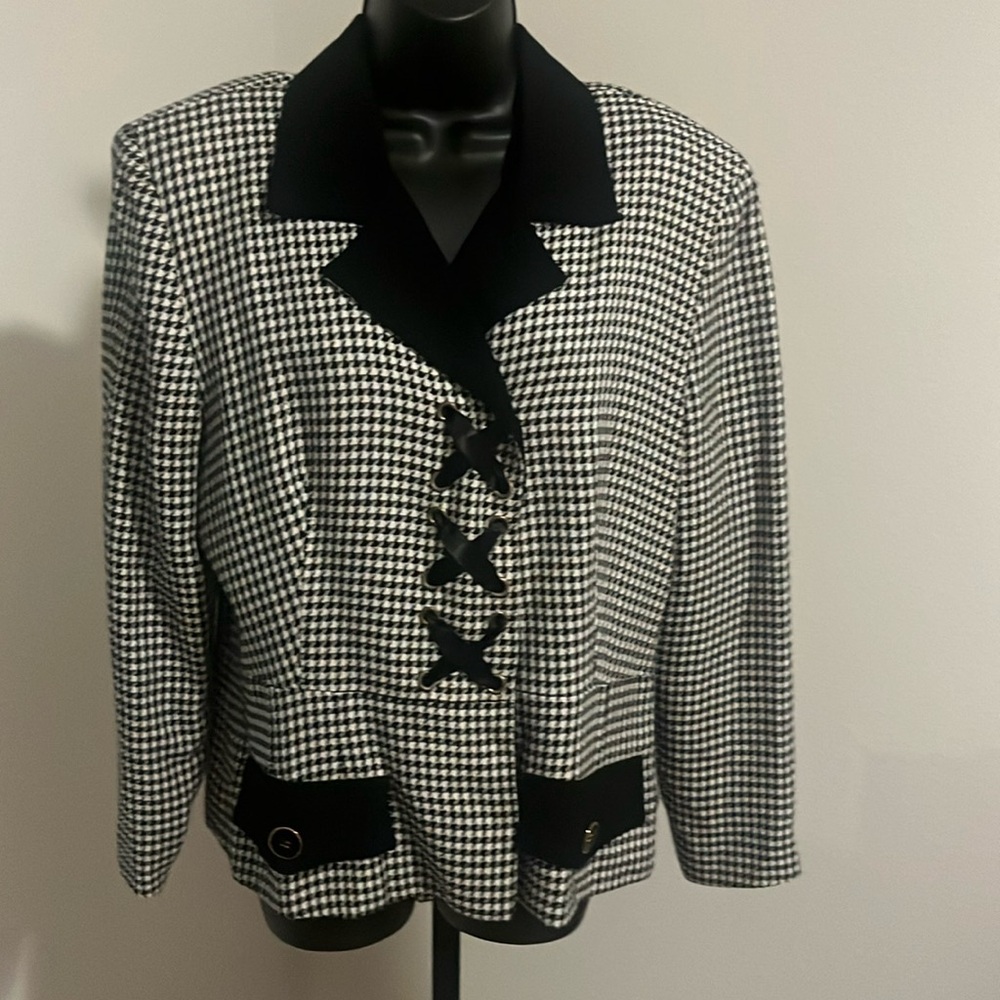 Sandra Ow-Wing Vintage Houndstooth Jacket. Preloved